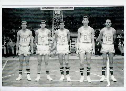 Mundial de Básquetbol 1967: México formado en la cancha de Praga